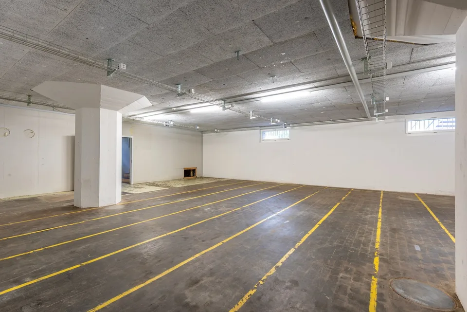 Espace de stockage généreux à louer au cœur de Laupen – photo 2 sur 5