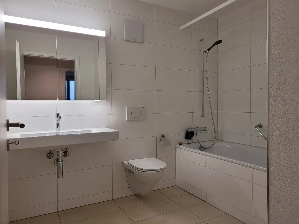 Schöne und helle 3.5-Zimmerwohnung im 1. OG mitte rechts