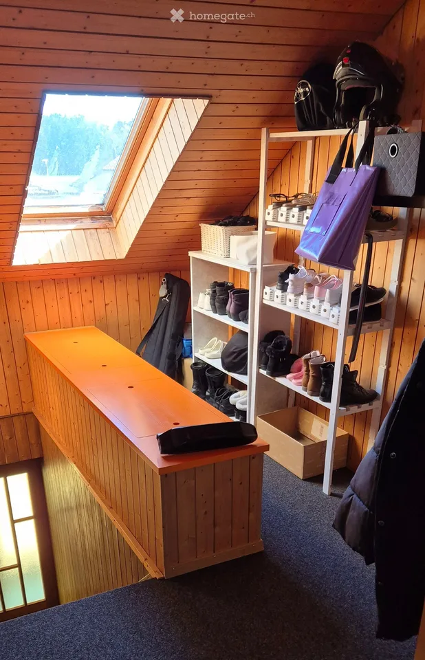 Charmante 3.5-Zimmer-Dachgeschosswohnung mit Balkon in ruhiger Lage