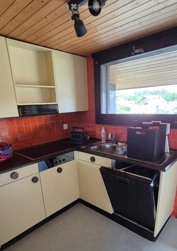 Charmante 3.5-Zimmer-Dachgeschosswohnung mit Balkon in ruhiger Lage