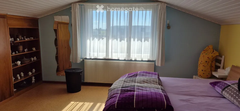 Charmante 3.5-Zimmer-Dachgeschosswohnung mit Balkon in ruhiger Lage