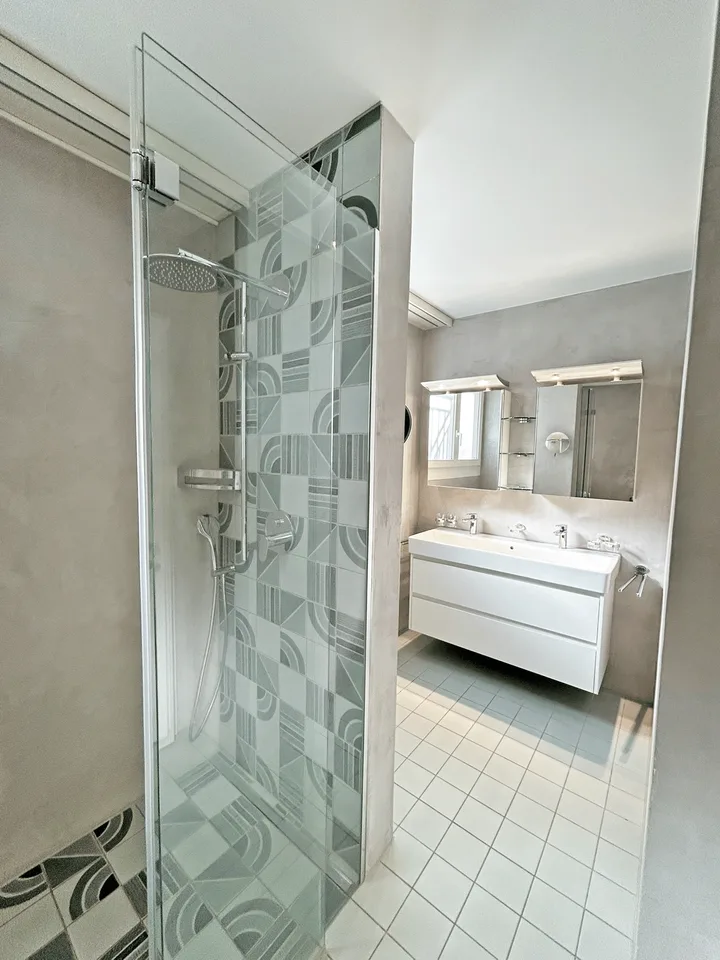 Vue magnifique – moderne, spacieuse, lumineuse et accueillante – photo 13 sur 17