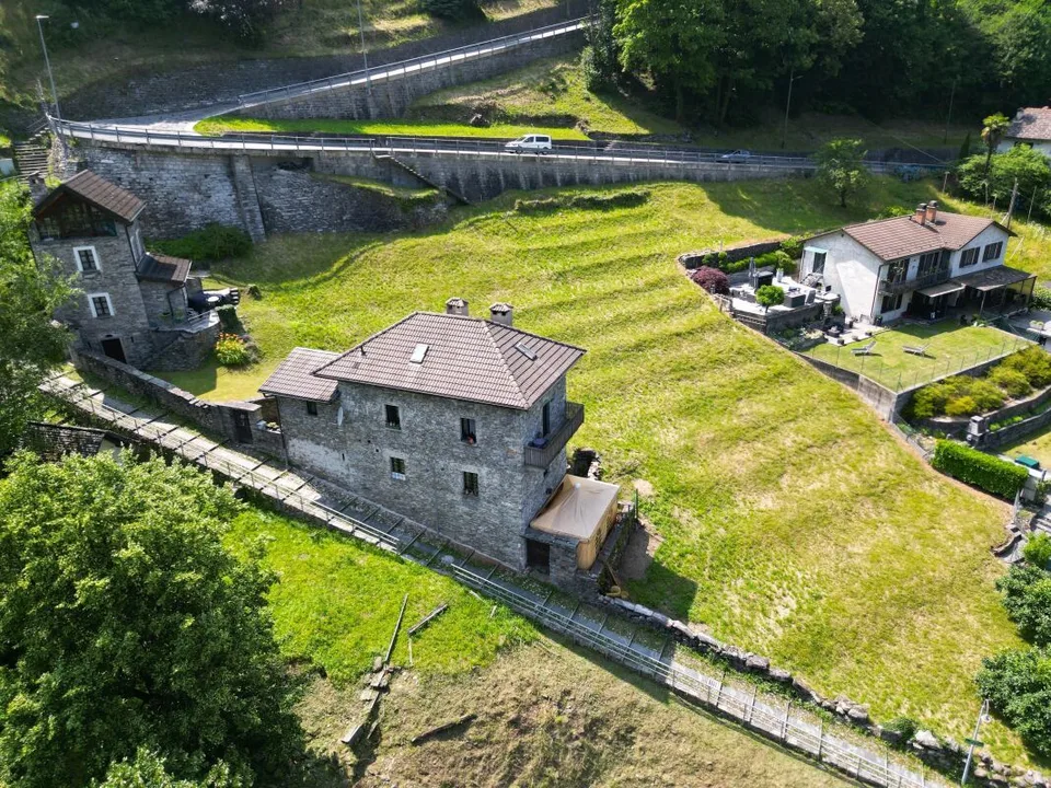 Bauparzelle mit Baubewilligung in Golino – 3 Grundstücke – Foto 4 von 7