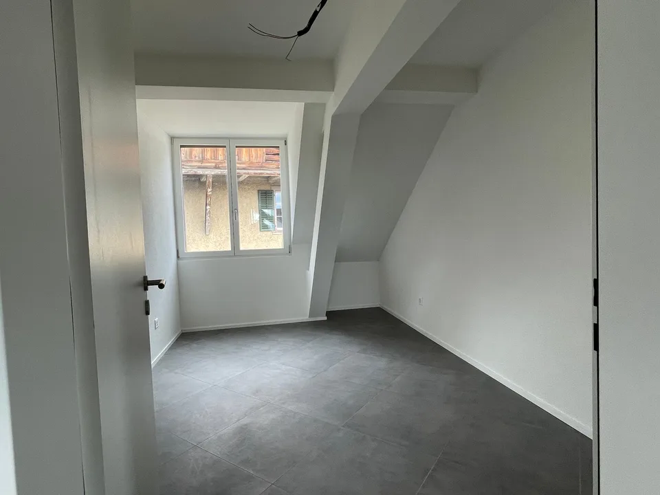 Appartamento di 4.5 locali in una proprietà completamente ristrutturata a Hallau