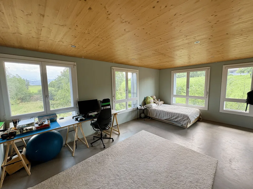 Geräumiges 5.5-Zimmer-Einfamilienhaus mit schöner Aussicht in Uerzlikon