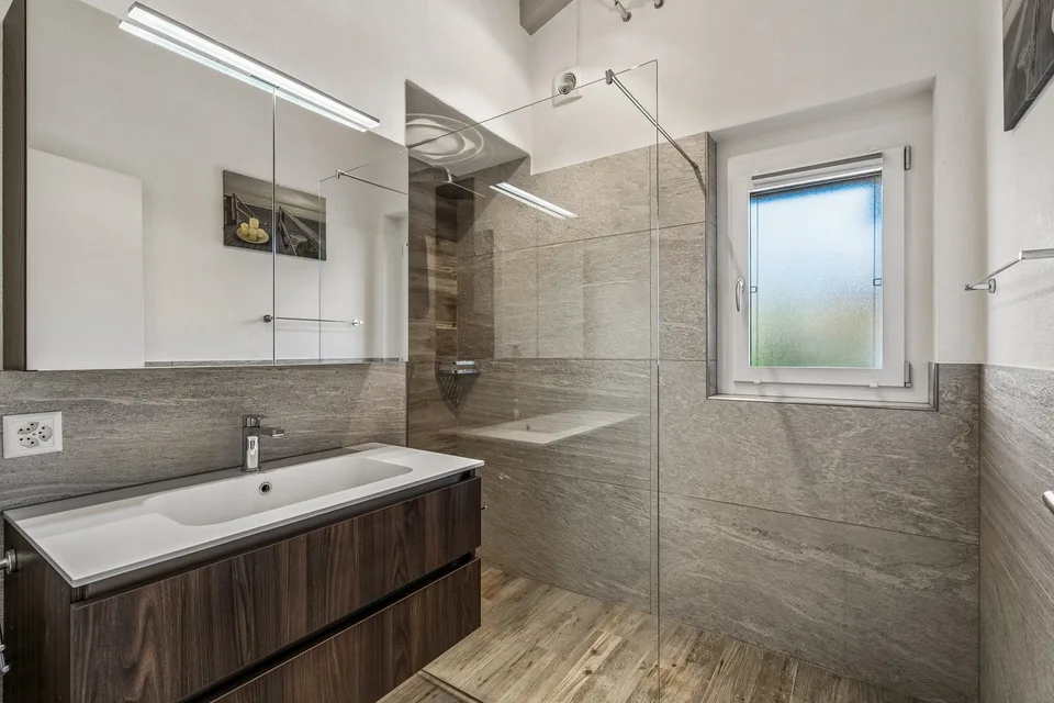 Wohnen mit Weitblick – freistehendes 7-Zimmer-Einfamilienhaus – Foto 12 von 21