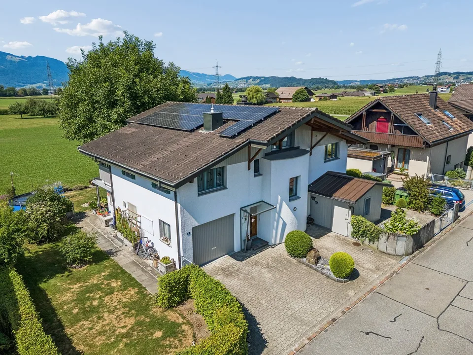 Wohnen mit Weitblick – freistehendes 7-Zimmer-Einfamilienhaus – Foto 2 von 21