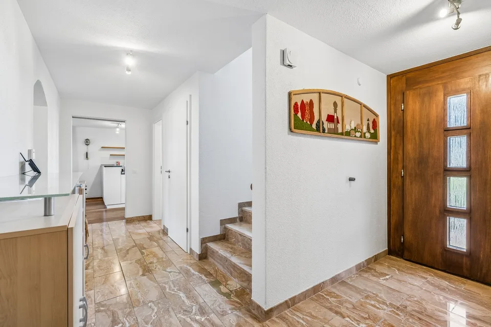 Wohnen mit Weitblick – freistehendes 7-Zimmer-Einfamilienhaus – Foto 14 von 21