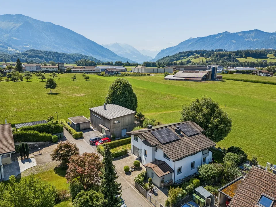 Wohnen mit Weitblick – freistehendes 7-Zimmer-Einfamilienhaus – Foto 4 von 21