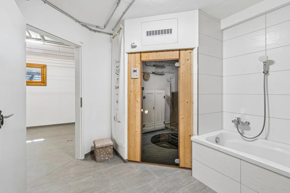 Wohnen mit Weitblick – freistehendes 7-Zimmer-Einfamilienhaus – Foto 21 von 21