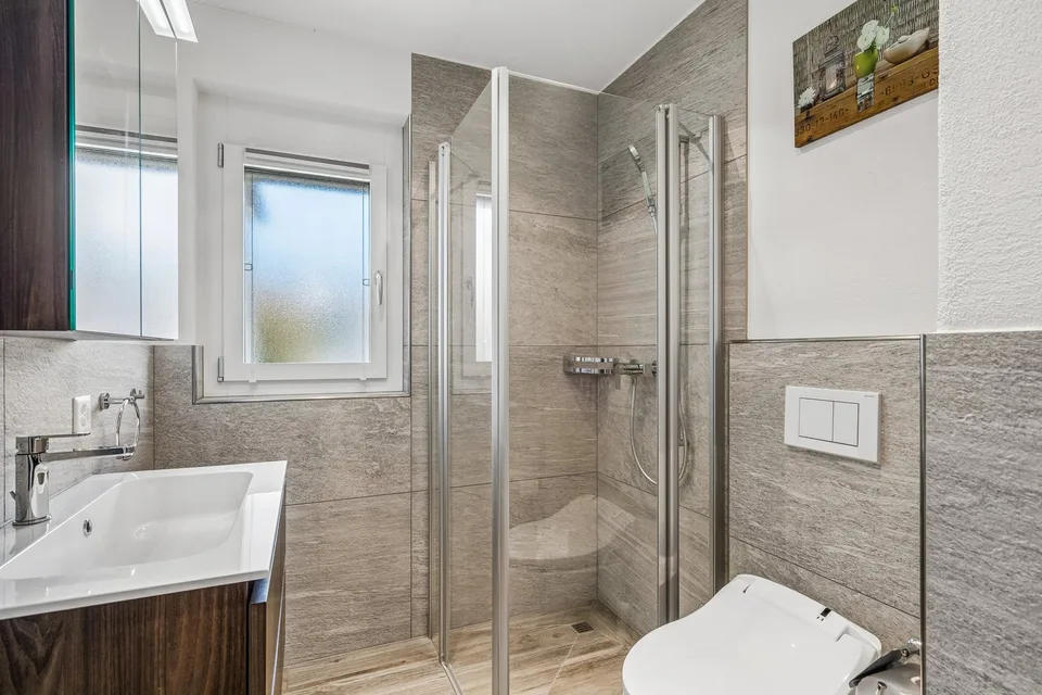 Wohnen mit Weitblick – freistehendes 7-Zimmer-Einfamilienhaus – Foto 13 von 21
