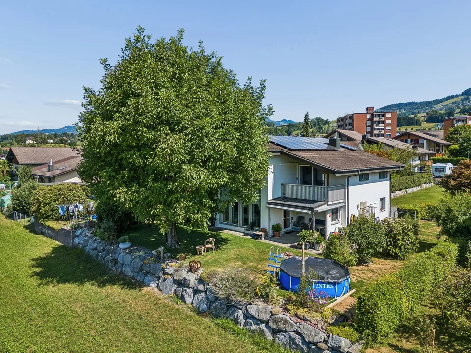 Wohnen mit Weitblick – freistehendes 7-Zimmer-Einfamilienhaus – Foto 3 von 21