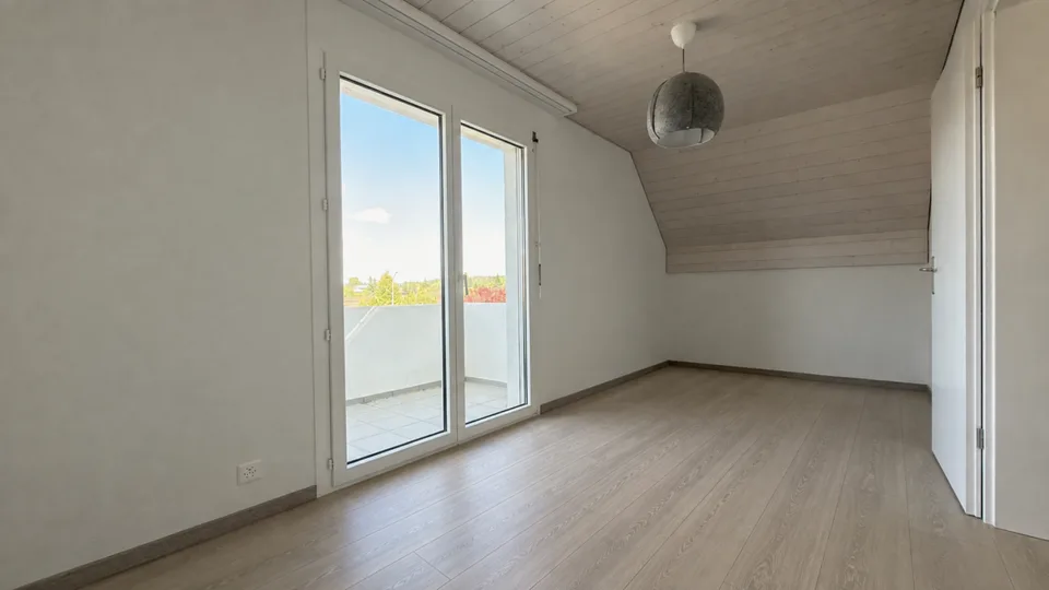 Living with a View - Spacious Maisonette Penthouse with Gallery and Sunny Balcony