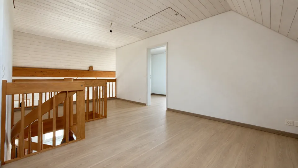 Living with a View - Spacious Maisonette Penthouse with Gallery and Sunny Balcony
