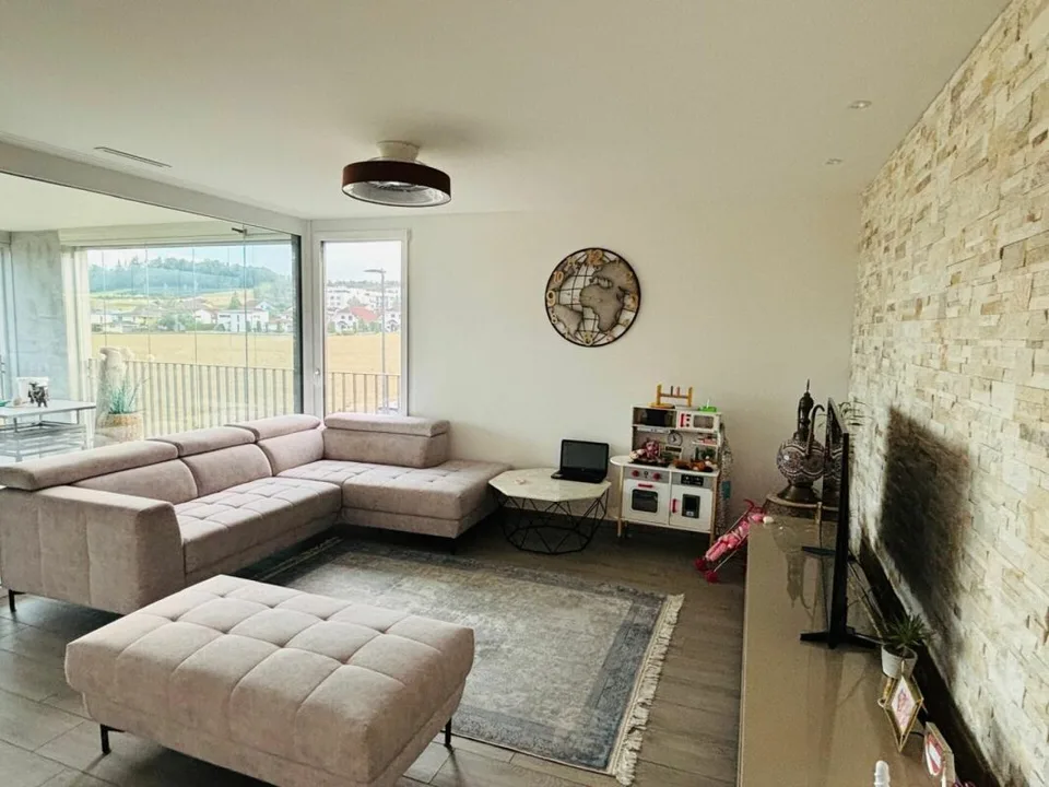 Ampio appartamento di 4.5 locali con balcone meraviglioso