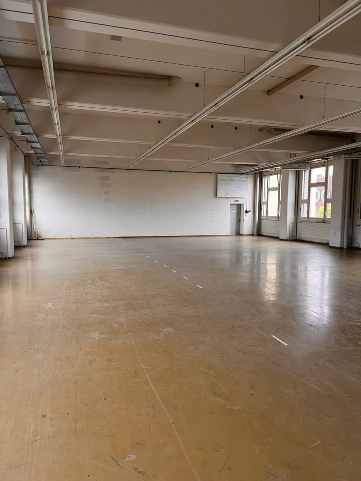 Espace commercial multifonctionnel : production & stockage