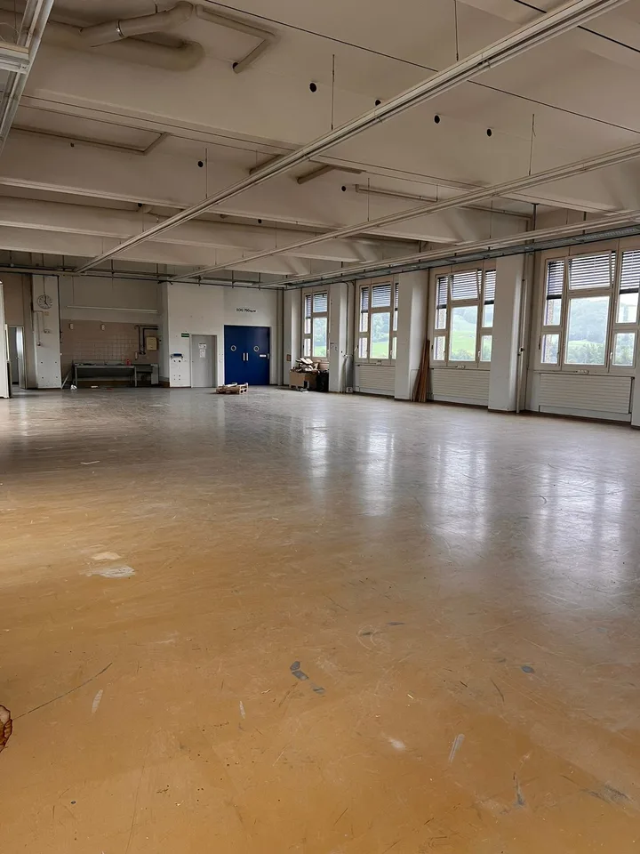 Espace commercial multifonctionnel : production & stockage
