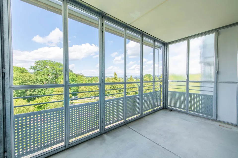 Spacious, in a green area and with its own laundry room & large balcony! – photo 13 of 13