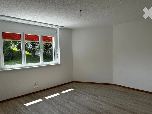 FOR RENT SPACIOUS 4.5 ROOMS WITH BALCONY, ELEVATOR, GARAGE