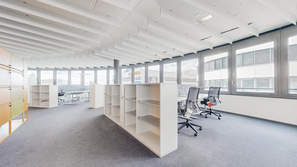 Moderne, lichtdurchflutete Bürofläche an zentraler Lage in Frauenfeld bezugsbereit und flexibel – Foto 5 von 8