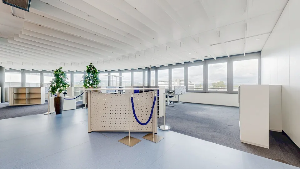 Moderne, lichtdurchflutete Bürofläche an zentraler Lage in Frauenfeld bezugsbereit und flexibel – Foto 3 von 8