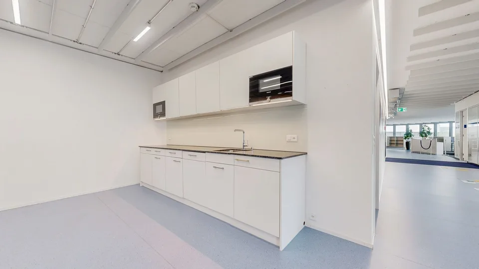 Moderne, lichtdurchflutete Bürofläche an zentraler Lage in Frauenfeld bezugsbereit und flexibel – Foto 4 von 8