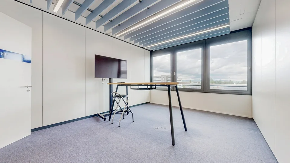 Moderne, lichtdurchflutete Bürofläche an zentraler Lage in Frauenfeld bezugsbereit und flexibel – Foto 8 von 8