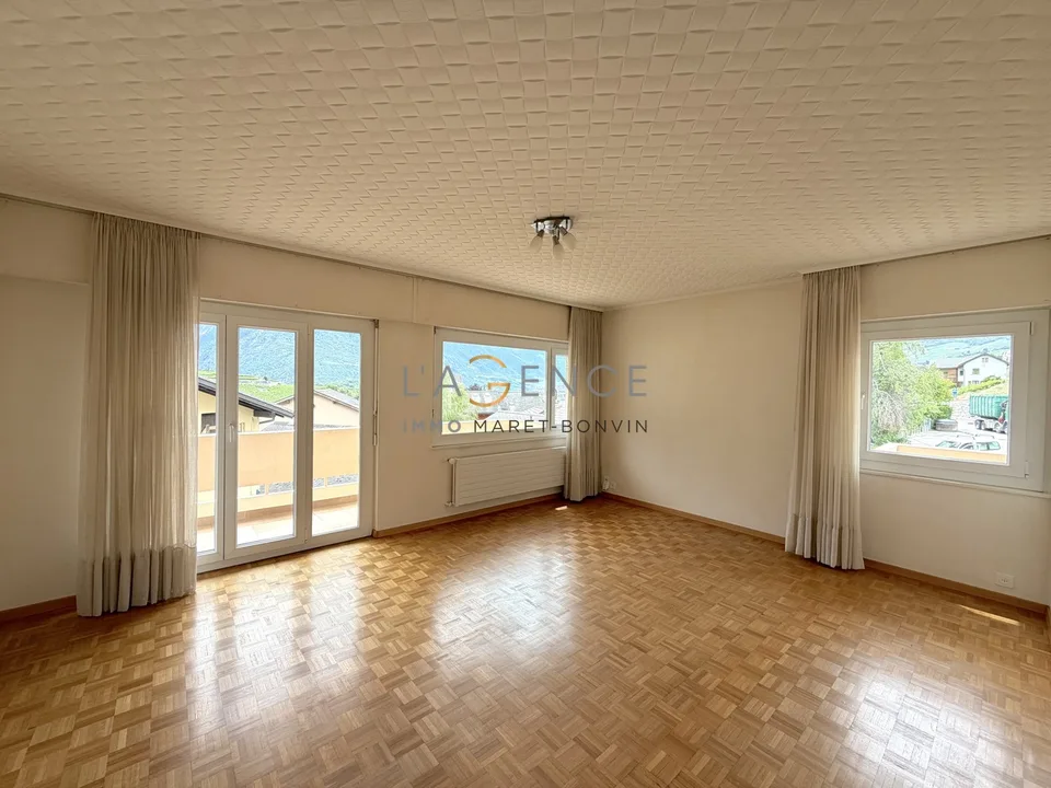 Appartamento di 5.5 locali con balcone, vista libera e giardino – foto 3 di 18