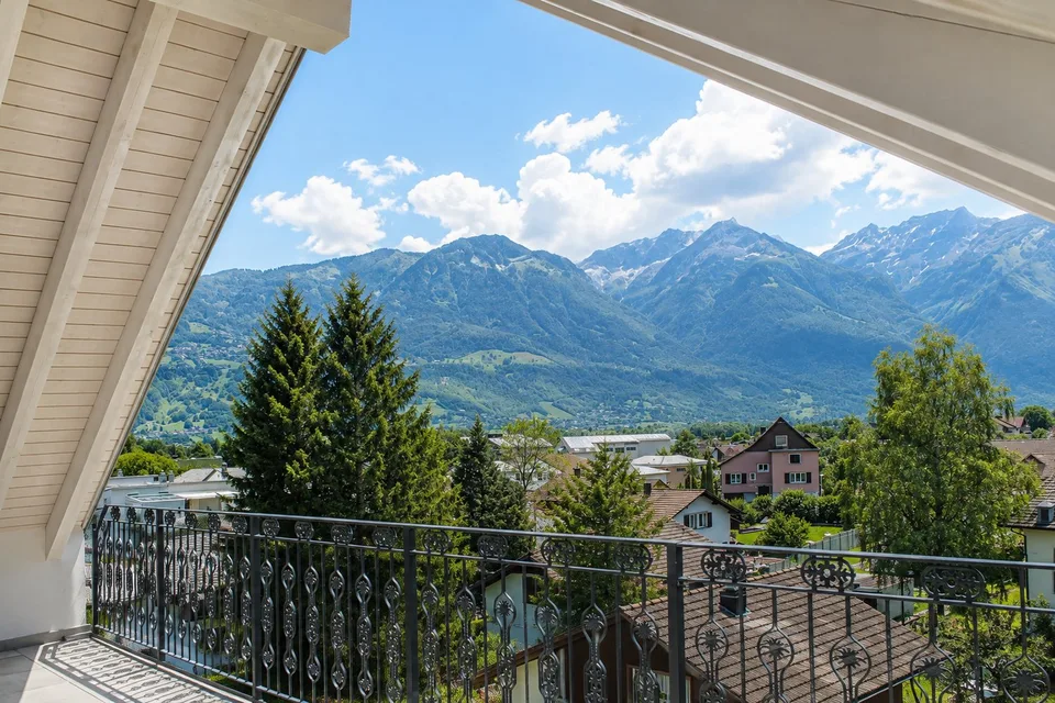 Modern 2.5-room attic apartment with a far-reaching view