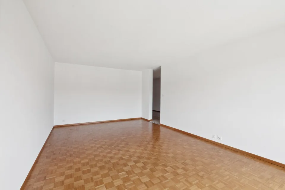 Appartement 3 pièces lumineux avec balcon et vue à La Chaux-de-Fonds – photo 5 sur 12