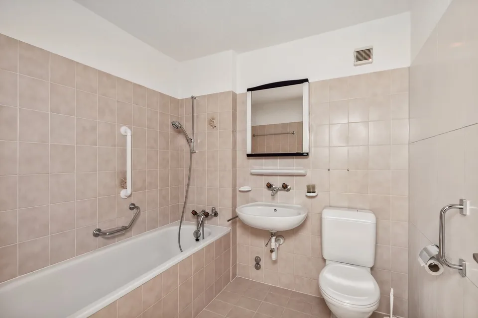 Appartement 3 pièces lumineux avec balcon et vue à La Chaux-de-Fonds – photo 10 sur 12