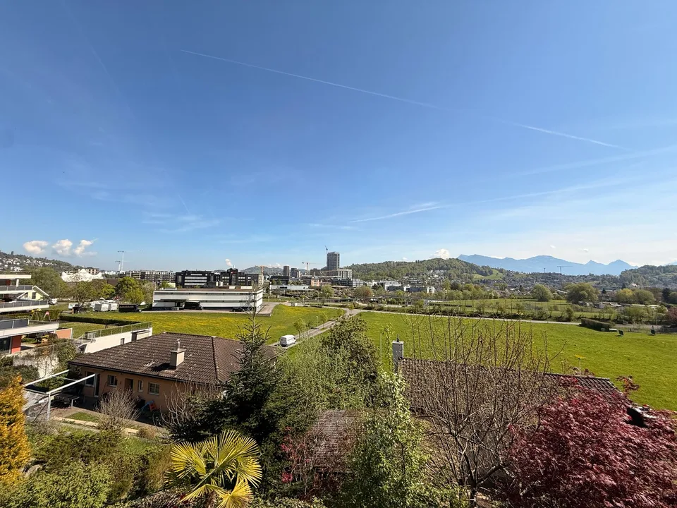 Soleggiato pacifico con vista lontana - potenziale interessante – foto 2 di 3