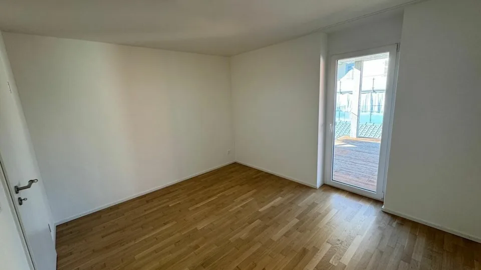 Appartement moderne 4.5 pièces avec grande terrasse incl. garage & parking extérieur