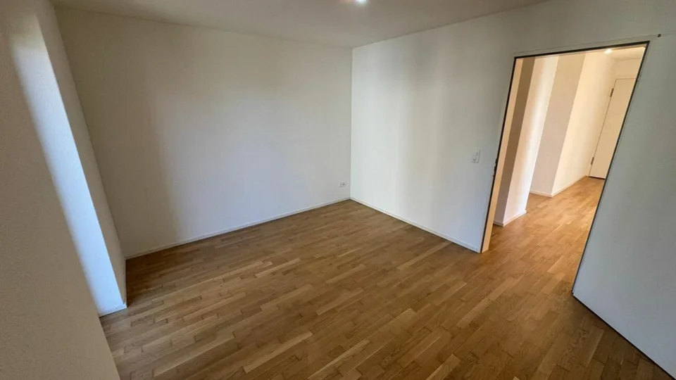Appartement moderne 4.5 pièces avec grande terrasse incl. garage & parking extérieur