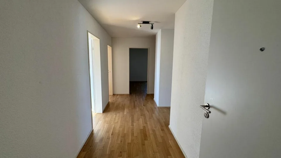 Appartement moderne 4.5 pièces avec grande terrasse incl. garage & parking extérieur