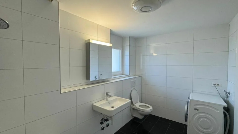 Appartement moderne 4.5 pièces avec grande terrasse incl. garage & parking extérieur