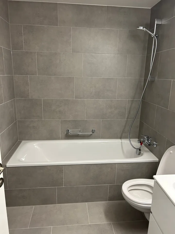 Wohnung 2.5 Zimmer renoviert in La Chaux-de-Fonds – sofort verfügbar – Foto 6 von 6