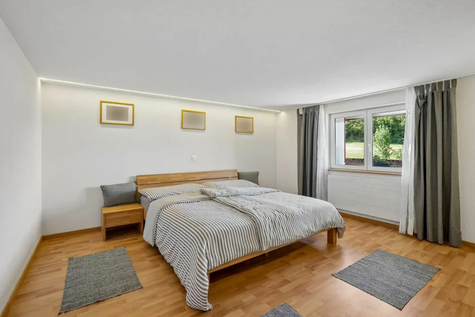 Écurie, manège et installation de conduite ainsi que pâturages directement à la maison – photo 8 sur 9