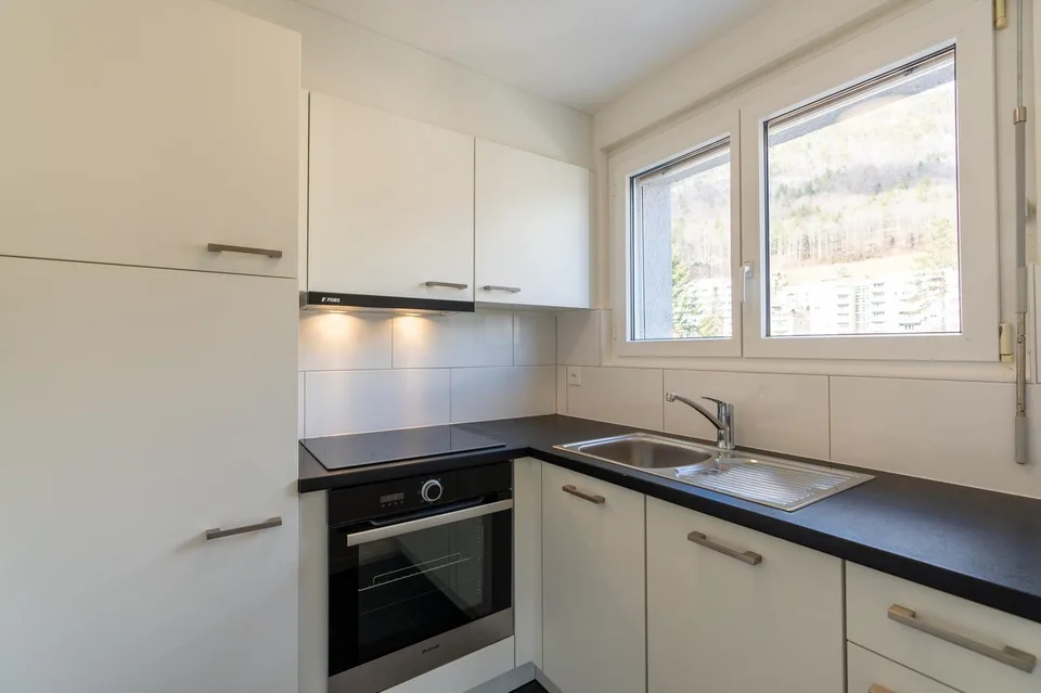 Renovated and bright 2.5-room apartment with balcony