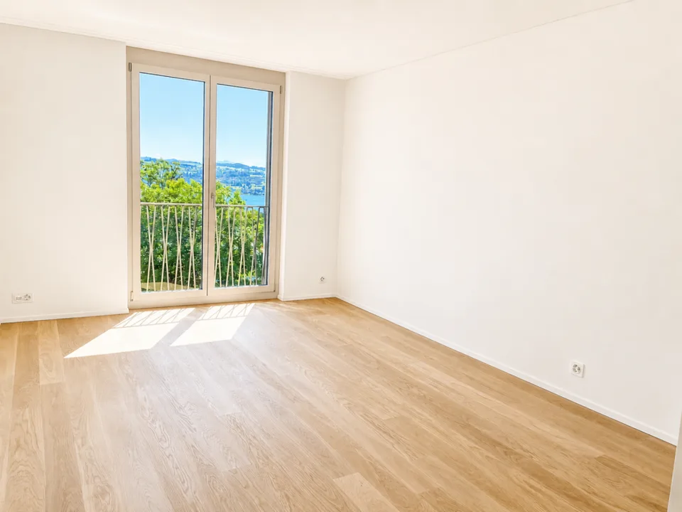Nuovo appartamento di 3,5 locali in attico con grande loggia e vista mozzafiato sul lago e sul panorama alpino
