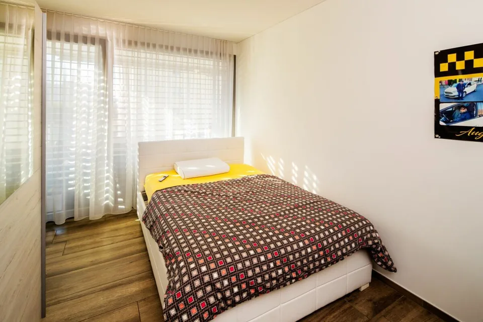 Exklusiv 3.5 Zimmer mit geräumiger Terrasse in Locarno – Foto 6 von 8