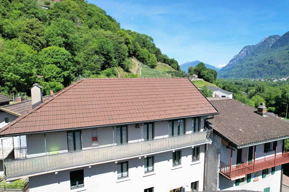 Haus mit sehr guter Renovierung und 4,5-Zimmer-Duplex-Wohnungen + 2,5 Zimmer im Erdgeschoss – Foto 3 von 22