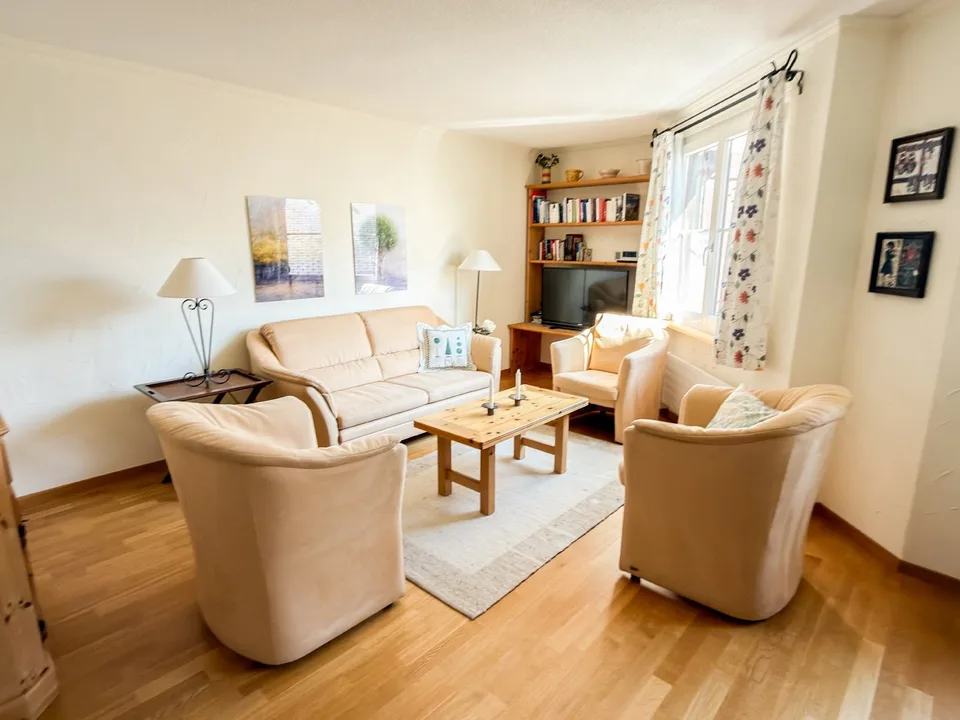 Helle 3-Zimmer-Wohnung mit Balkon und schöner Aussicht in Vulpera – Foto 2 von 18