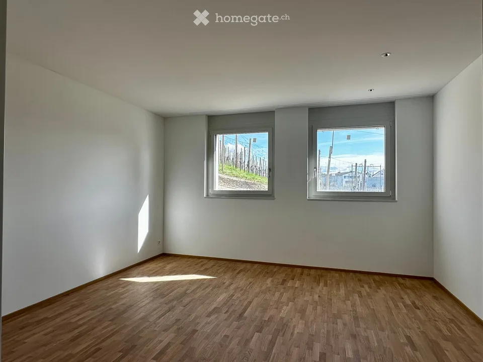Appartamento-mansarda esclusivo da 4,5 a 5 locali in una casa di 2 famiglie con vista unica sul lago e le montagne