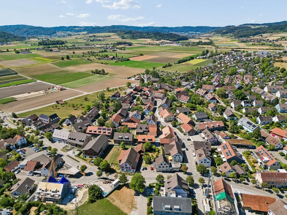 Zentral, ruhig und lichtdurchflutet - Ihr neues Zuhause im Herzen von Hettlingen – Foto 2 von 14