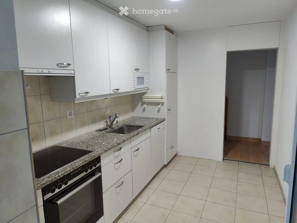Charming 4-room single-family house in Glarus – quiet location with well-kept garden