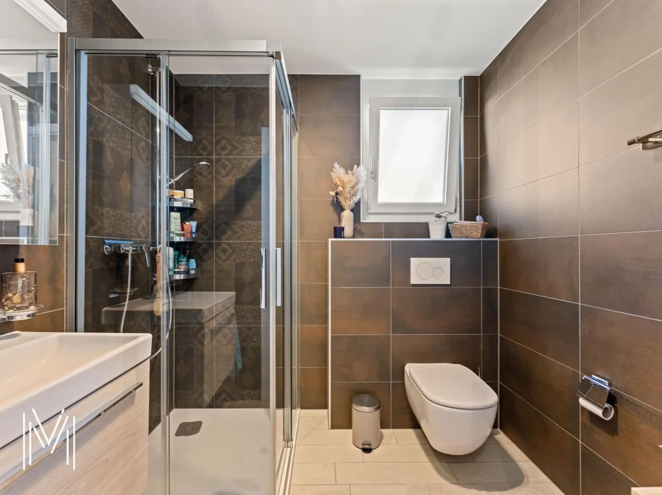 Prächtige 5.5-Zimmer-Dachwohnung mit Ausblick und exklusiver Lage, nur wenige Minuten vom Stadtzentrum entfernt! – Foto 8 von 26