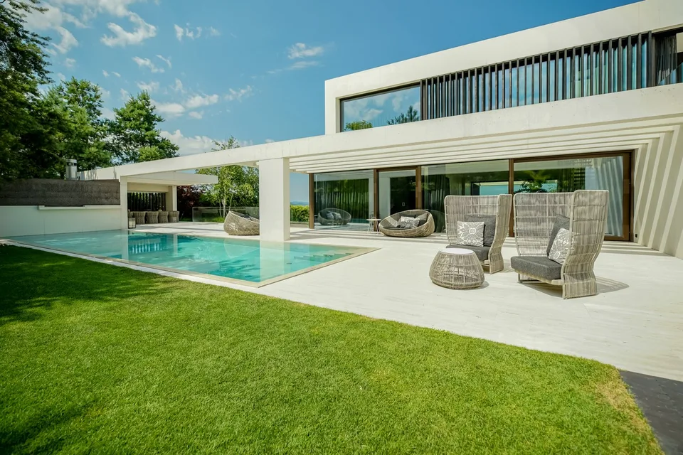 First Class Villa with 180 Lake view, a unique hillside location above Kreuzlingen on Lake Constance – photo 3 of 5