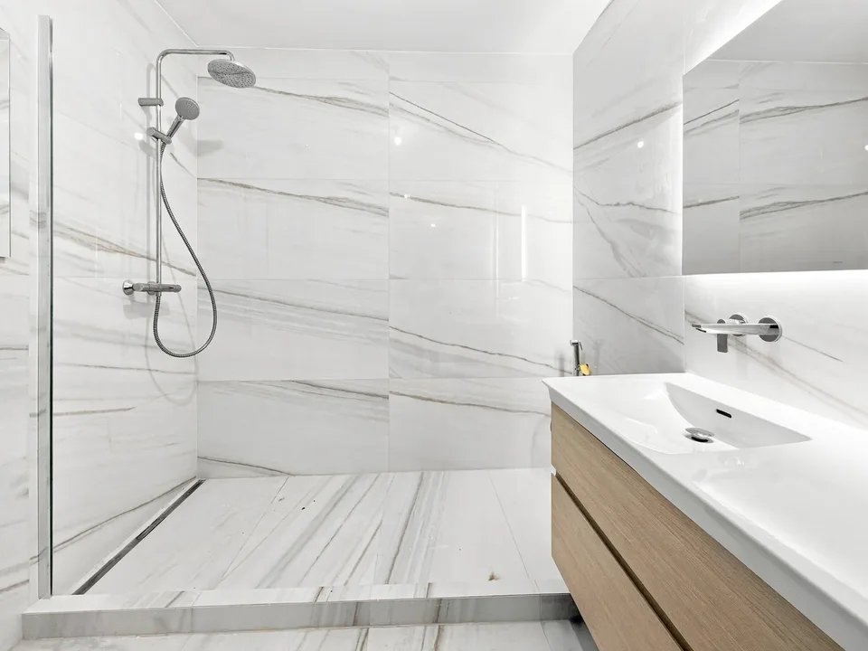 Appartement rénové avec balcon – Route de Florissant, Genève – photo 13 sur 13