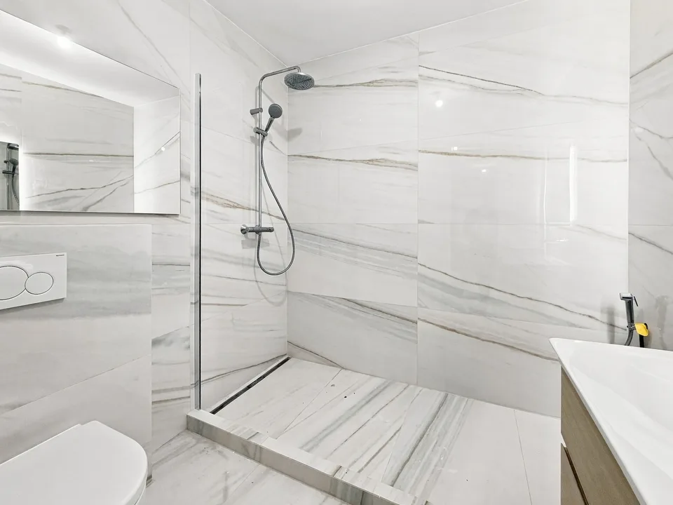 Appartement rénové avec balcon – Route de Florissant, Genève – photo 12 sur 13
